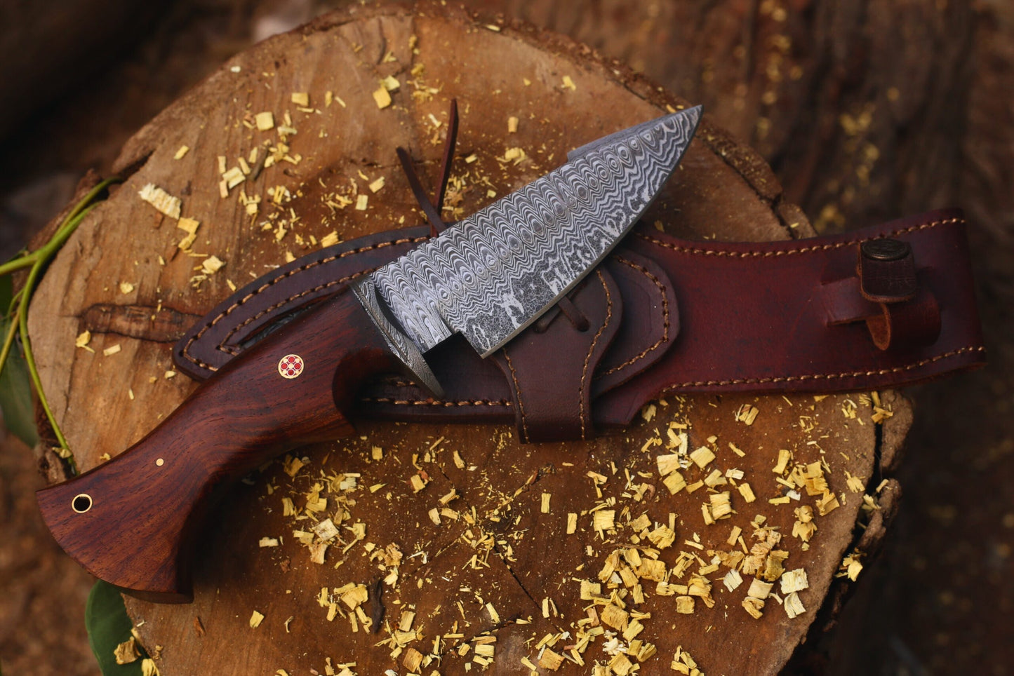 Bobcat Hunting Dagger in Damascus Steel And Wood Handle | With Leather Cover | (Total length 10.3 inches)