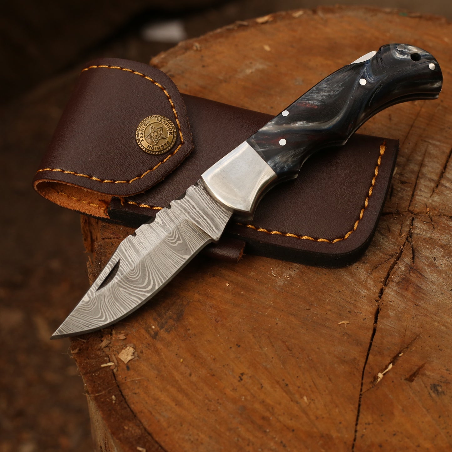 Hunting Folding Knife with Leather Cover (Damascus Steel Blade / Resin Handle )