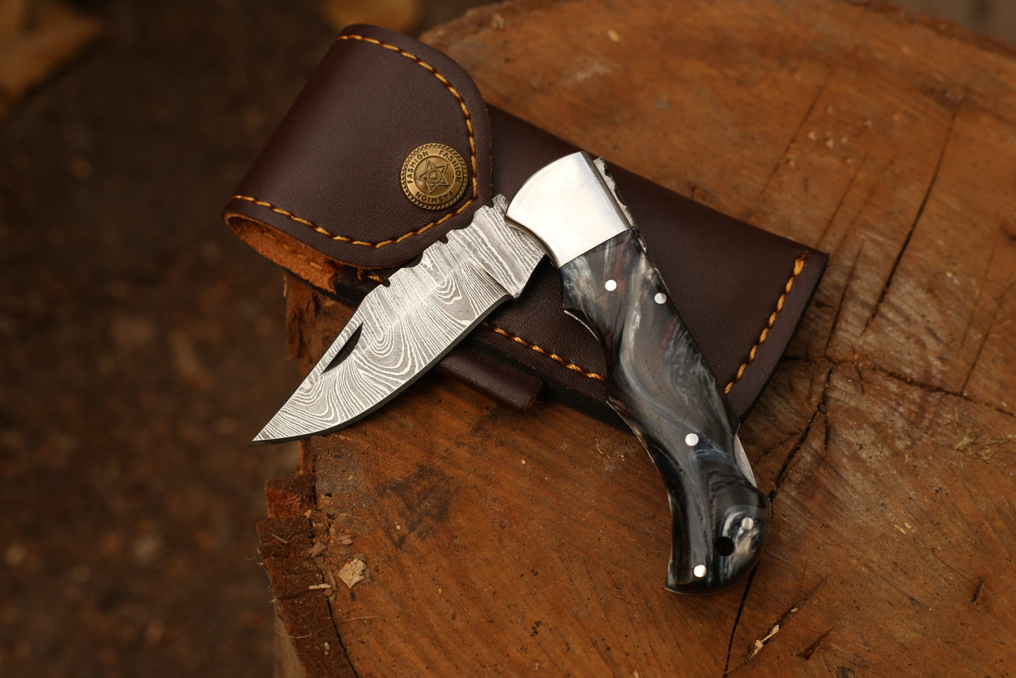 Hunting Folding Knife with Leather Cover (Damascus Steel Blade / Resin Handle )