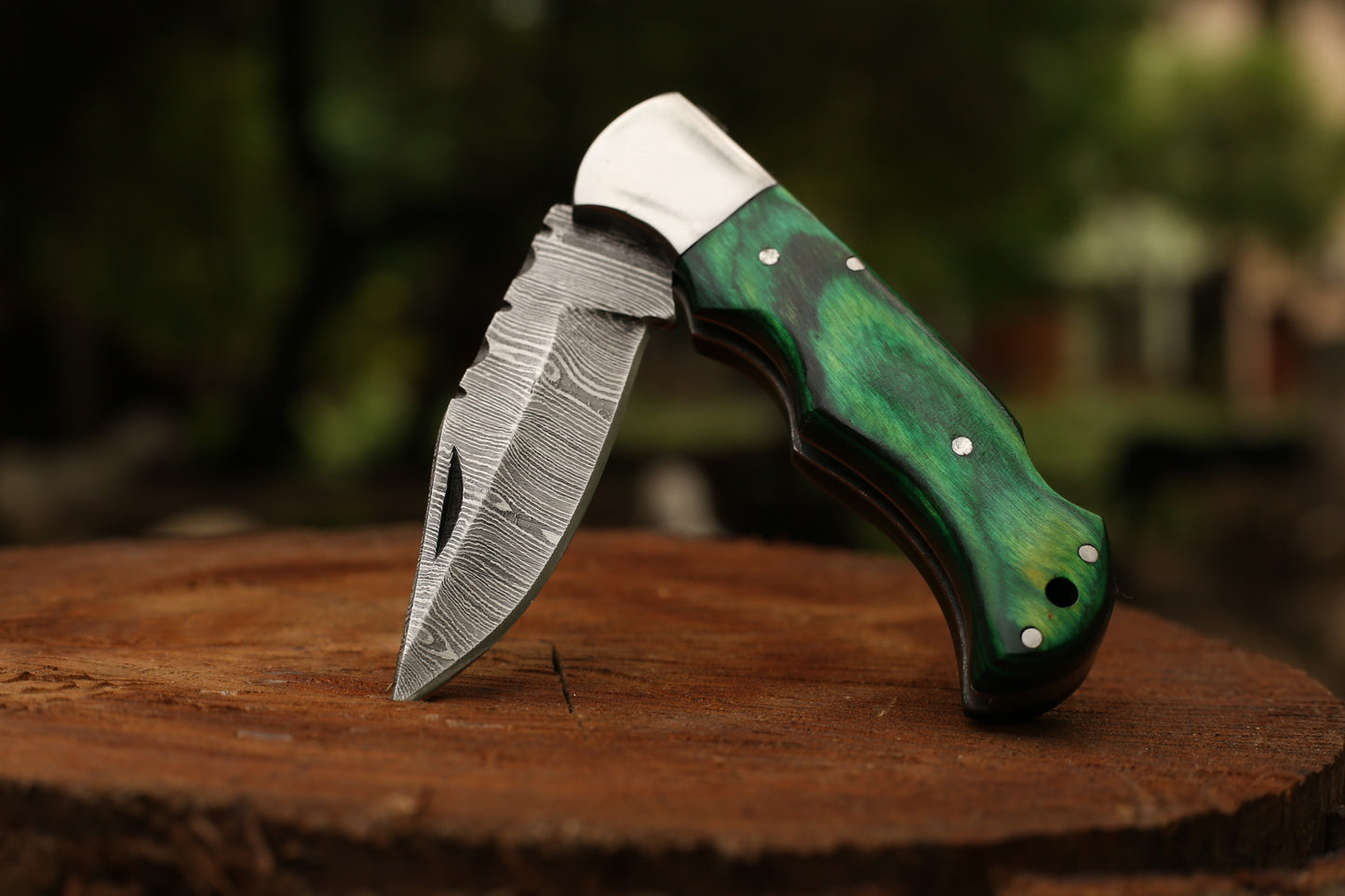 Hand-Crafted Damascus Steel Hunting Folding Knife – Multi-Color Pakkawood/Rosewood Handle