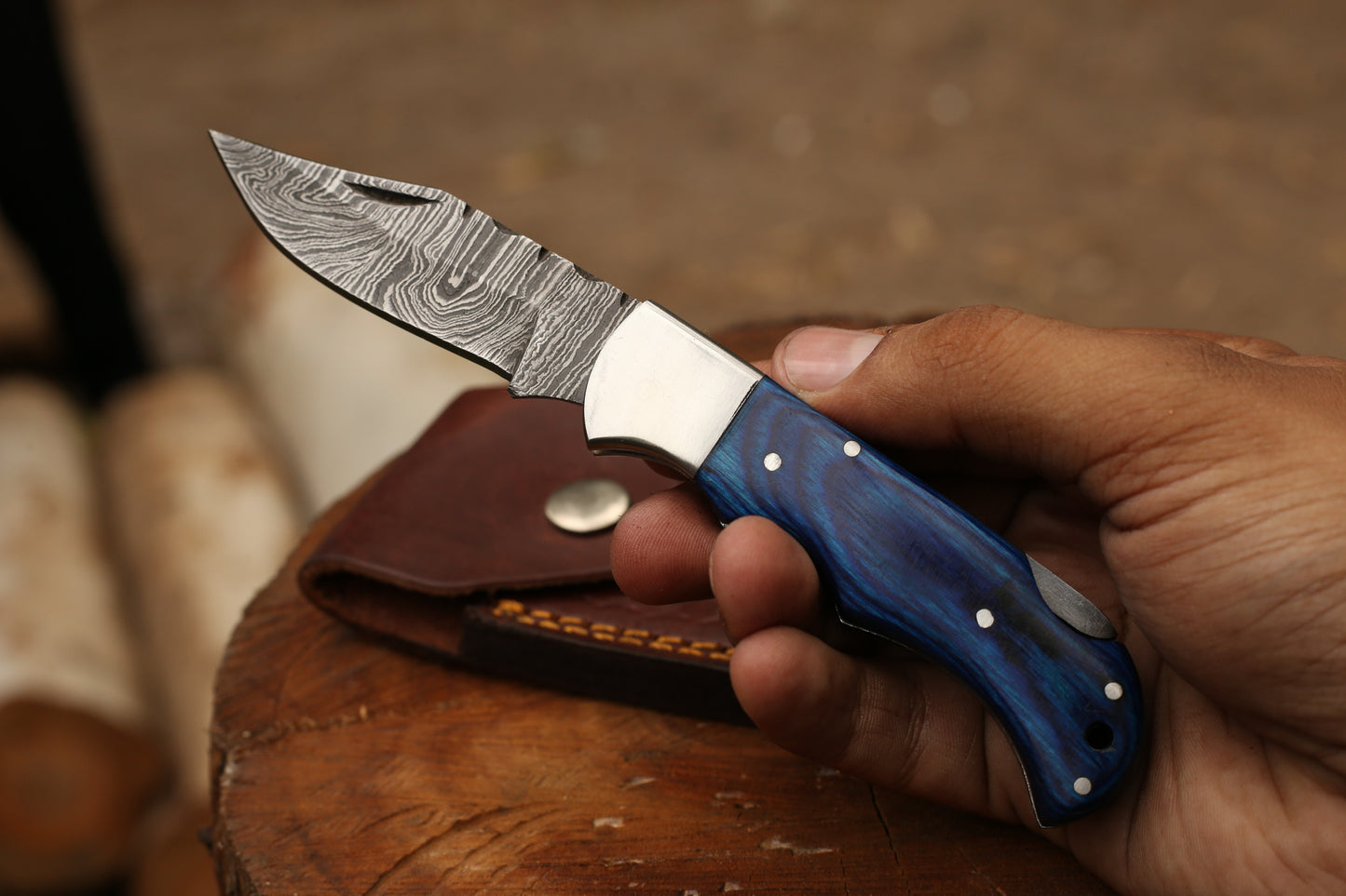 Hand-Crafted Damascus Steel Hunting Folding Knife – Multi-Color Pakkawood/Rosewood Handle
