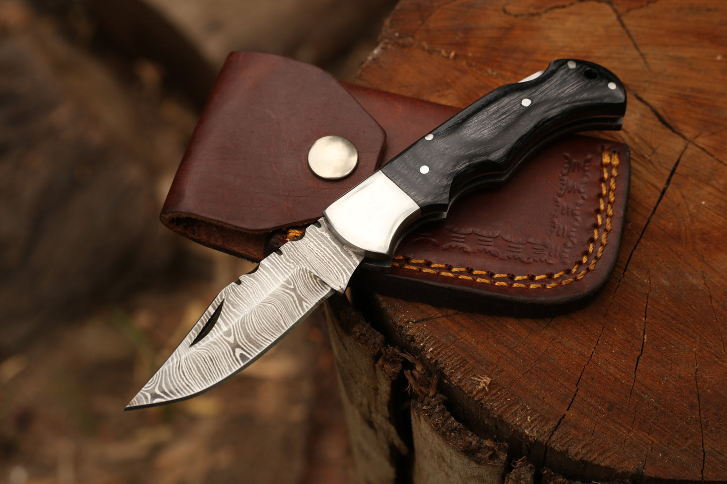 Hand-Crafted Damascus Steel Hunting Folding Knife – Multi-Color Pakkawood/Rosewood Handle
