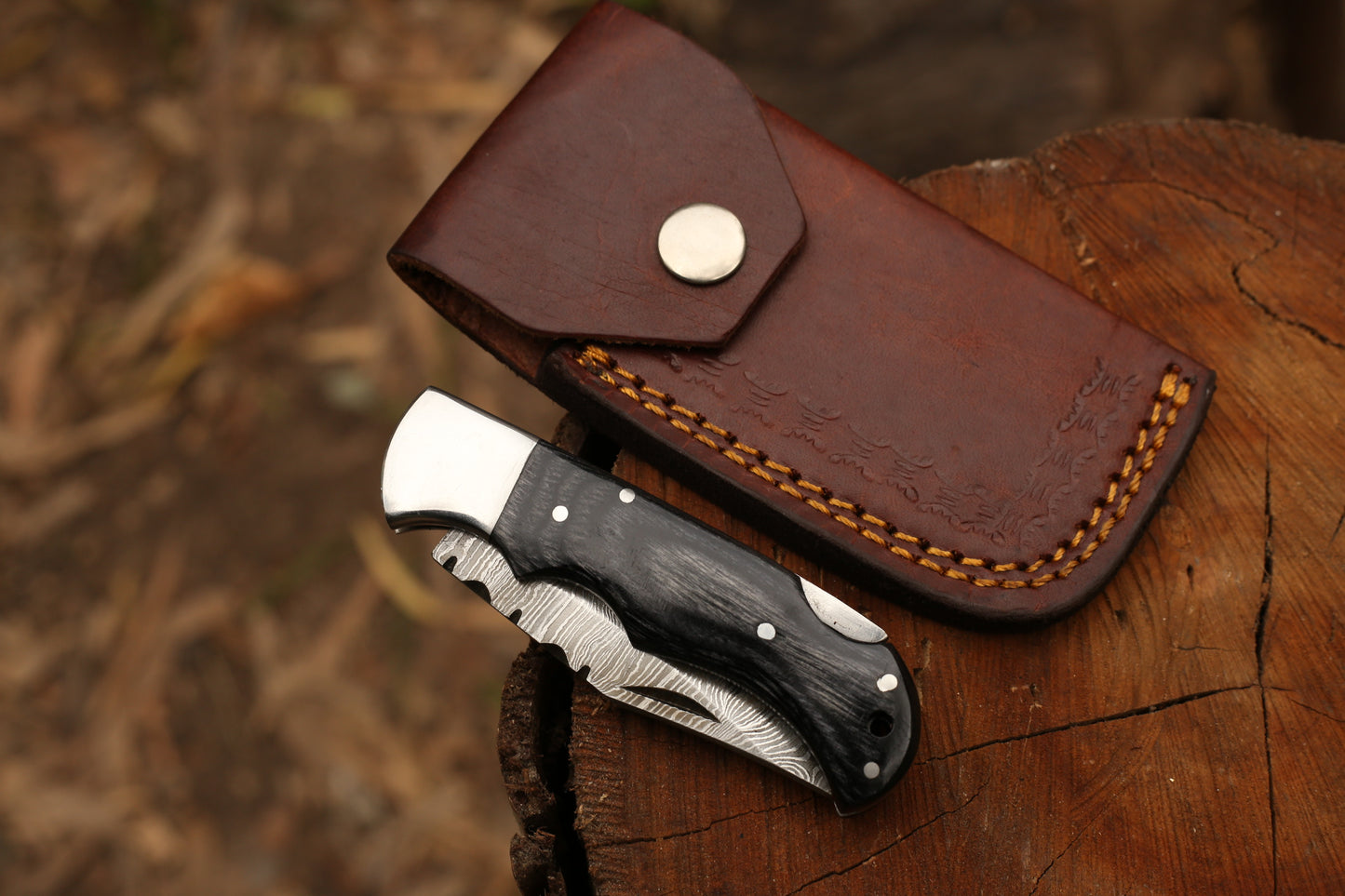 Hand-Crafted Damascus Steel Hunting Folding Knife – Multi-Color Pakkawood/Rosewood Handle