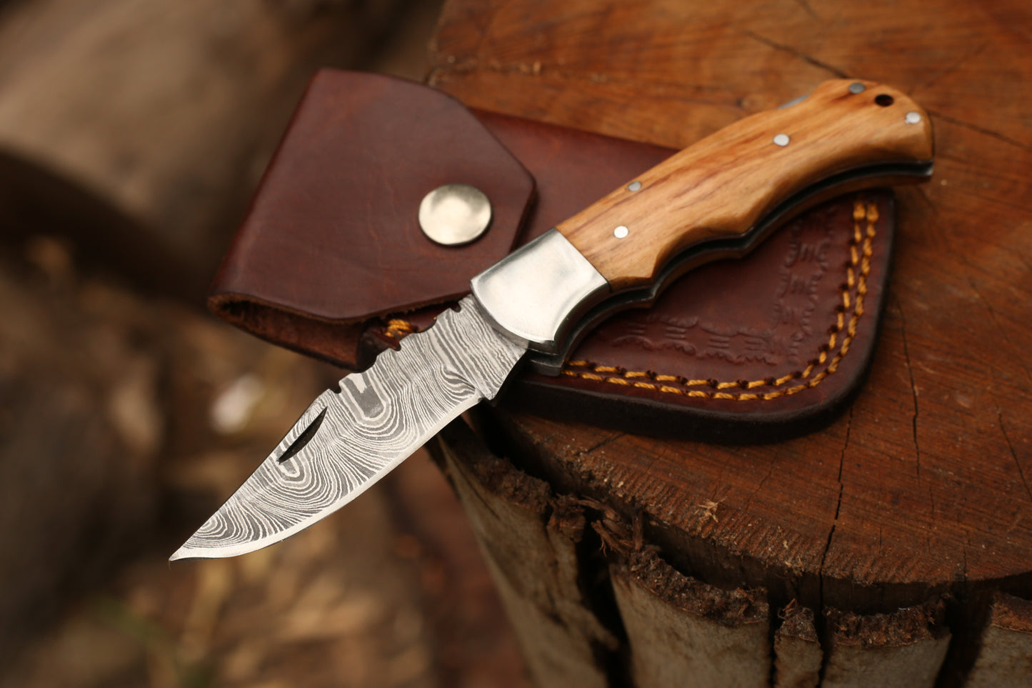 Hand-Crafted Damascus Steel Hunting Folding Knife – Multi-Color Pakkawood/Rosewood Handle