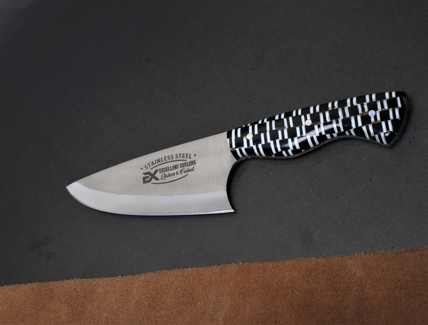 Excellent Skinner -J2 Steel Blade With Acrylic Handle ( Total Length 9.5 Inches )