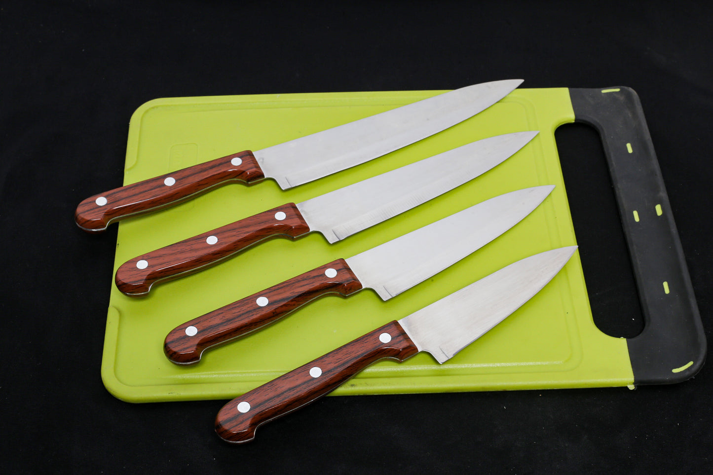 Buy Professional 4-Piece Kitchen Knives Set Pakistan – Just Rs. 790