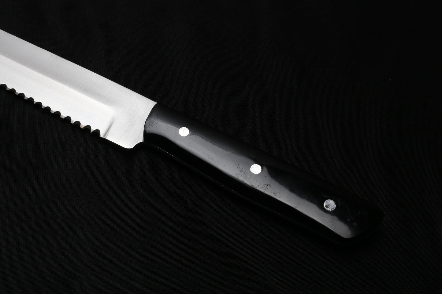 Excellent Cutlers Professional 11-Inch 12C27 Stainless Steel Serrated Bread Knife – Premium Black Acrylic Handle