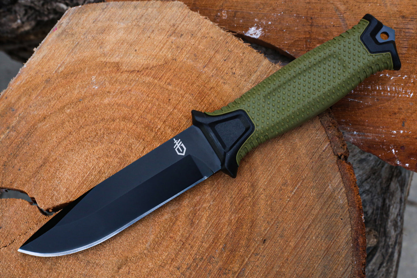 Serrated Survival Knife – 11.5 cm Blade – Just ₨3,850 (Save ₨1,100) – Wazirabad