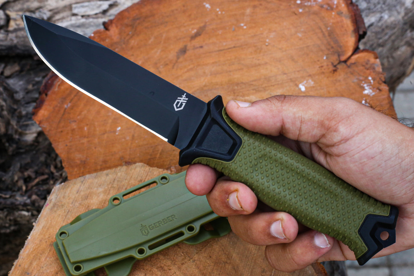 Serrated Survival Knife – 11.5 cm Blade – Just ₨3,850 (Save ₨1,100) – Wazirabad