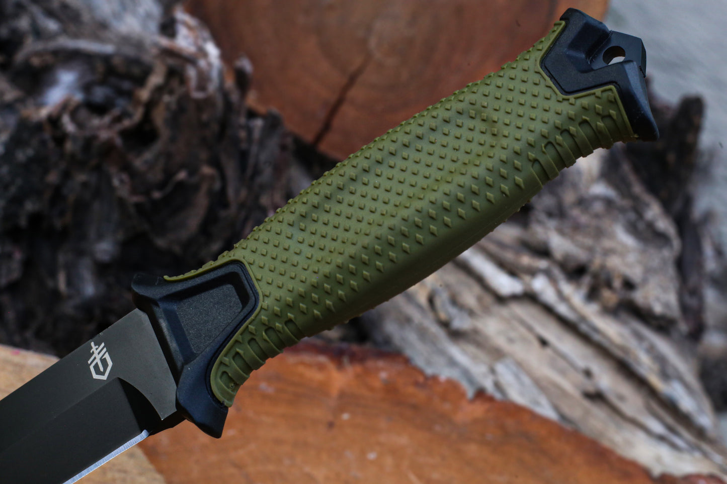 Serrated Survival Knife – 11.5 cm Blade – Just ₨3,850 (Save ₨1,100) – Wazirabad