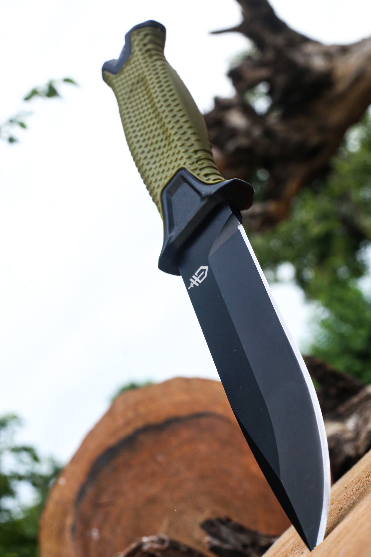 Serrated Survival Knife – 11.5 cm Blade – Just ₨3,850 (Save ₨1,100) – Wazirabad