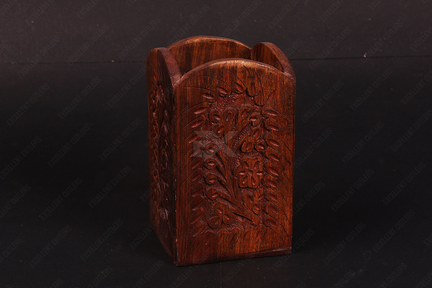 WOODEN PEN HOLDER ROUND -- ENGRAVING