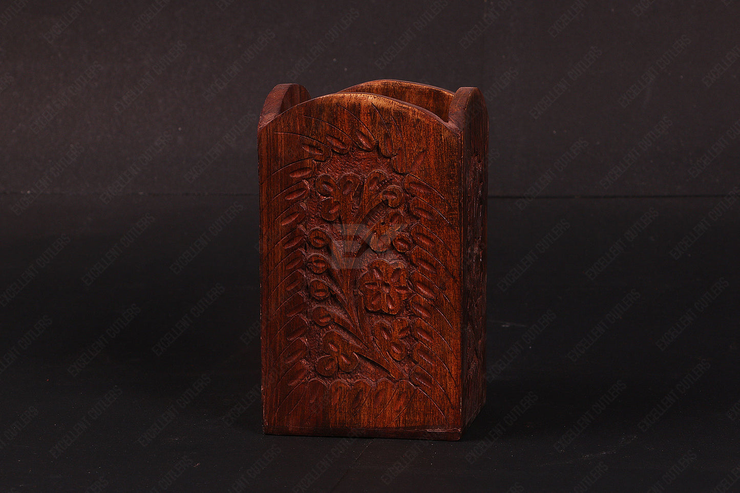 WOODEN PEN HOLDER ROUND -- ENGRAVING
